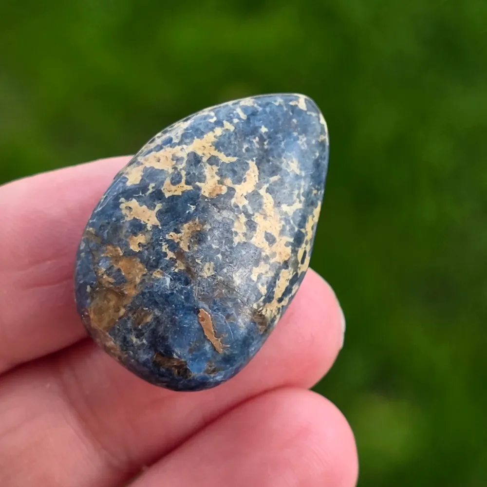 Dumortierit cabochon m8