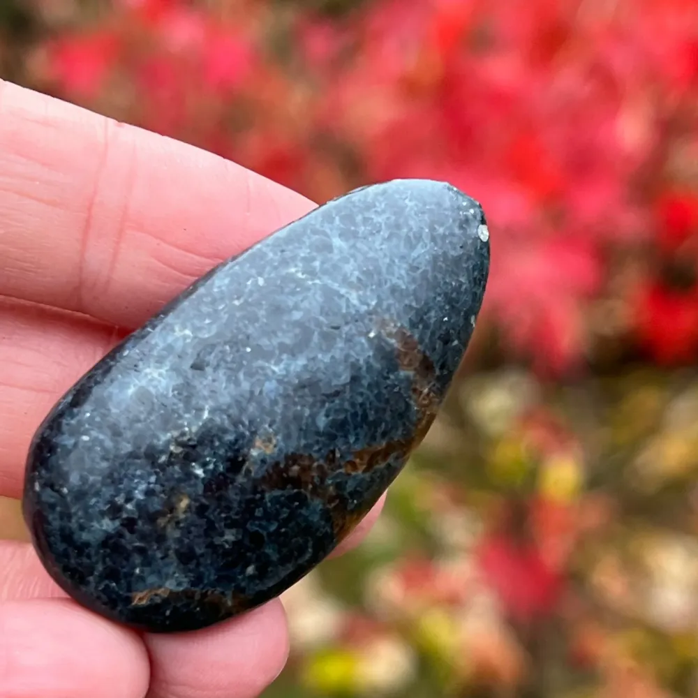 Dumortierit cabochon m1