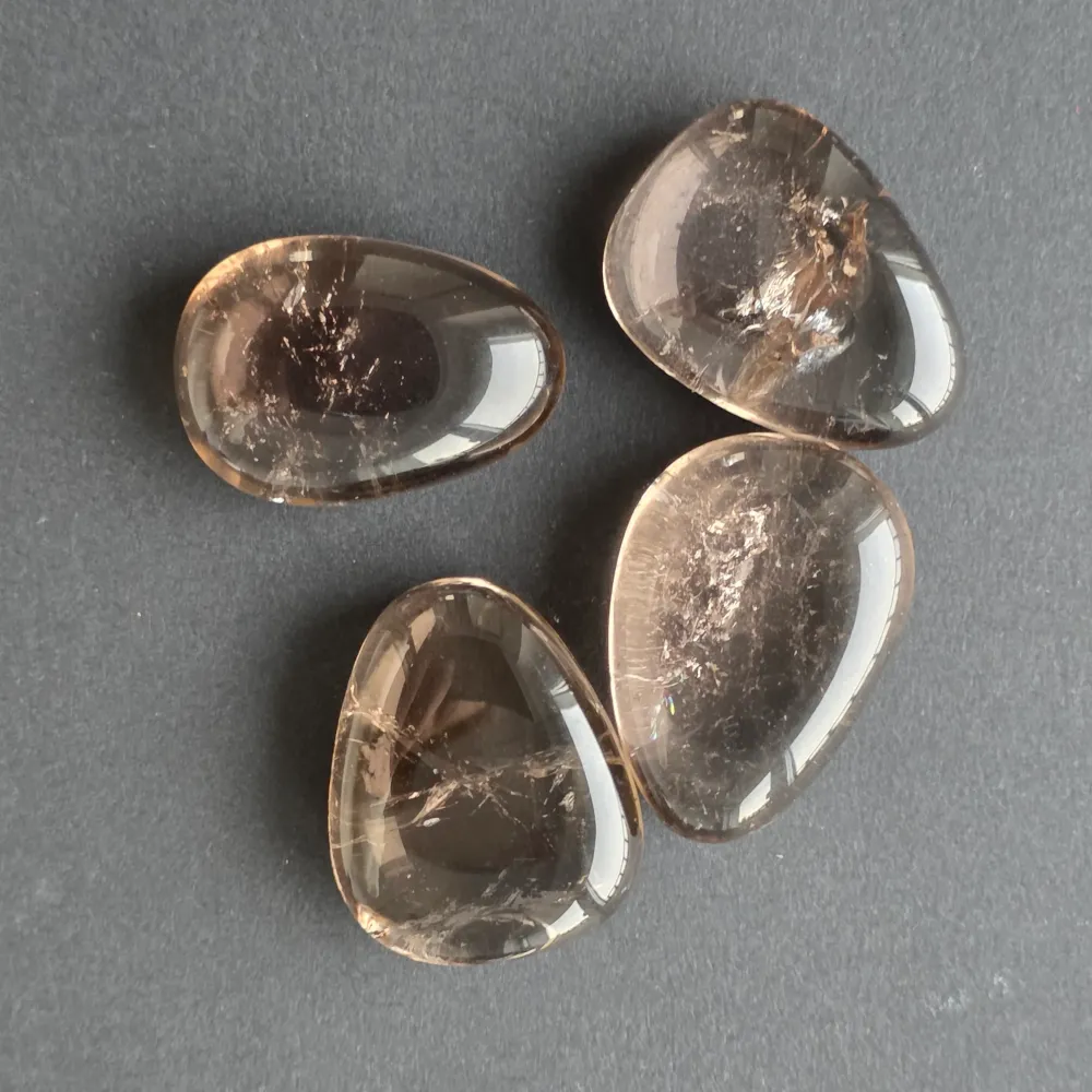 Füstkvarc csiszolt cabochon