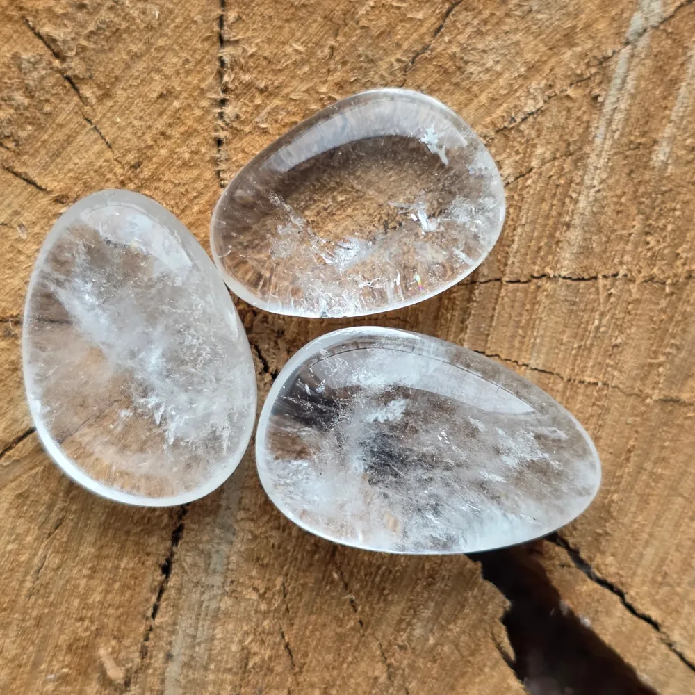 Színtelen kvarc cabochon, csiszolt