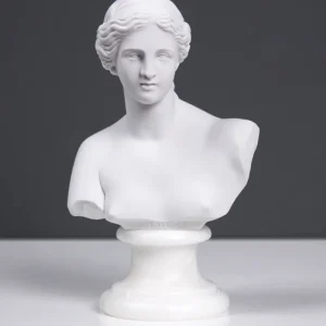 Aphrodité mellszobor