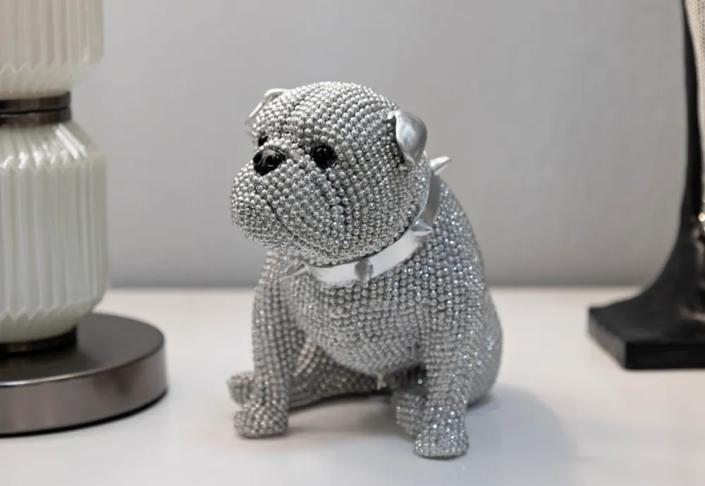 Ezüst gyöngyös bulldog dekoráció 17X11X14 cm