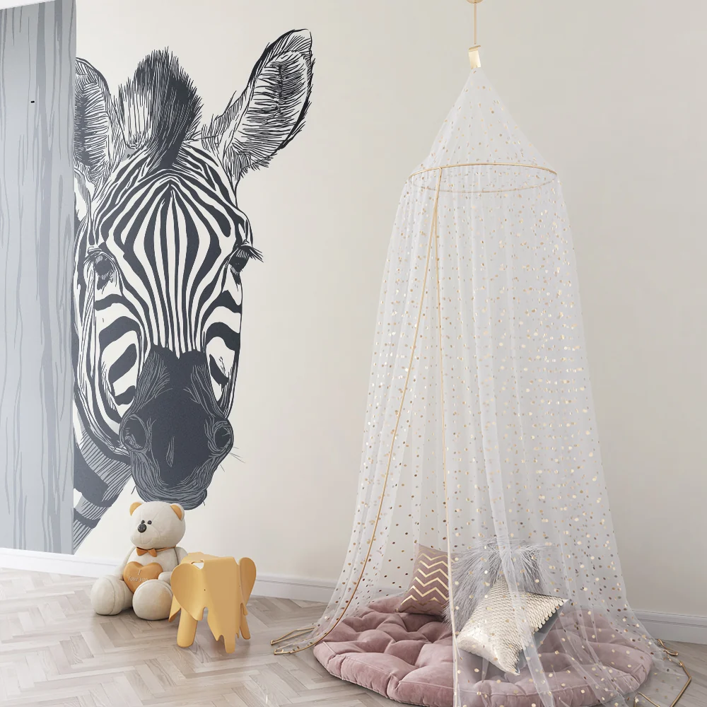 Gyerekszoba tapéta | Kíváncsi zebra egy fa mögött