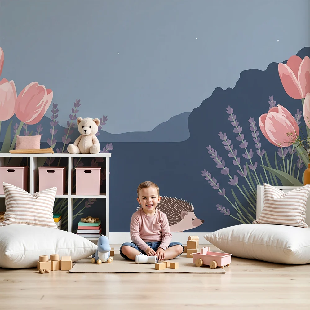 Gyermekszoba tapéta | Aranyos sündisznó tulipánok és levendulák között