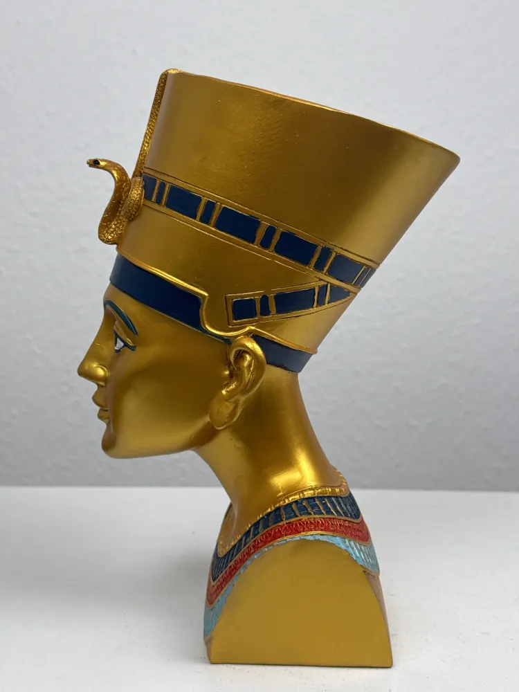 Nefertiti Mellszobor – Nílus Királynője