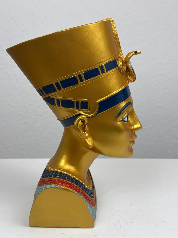 Nefertiti Mellszobor – Nílus Királynője