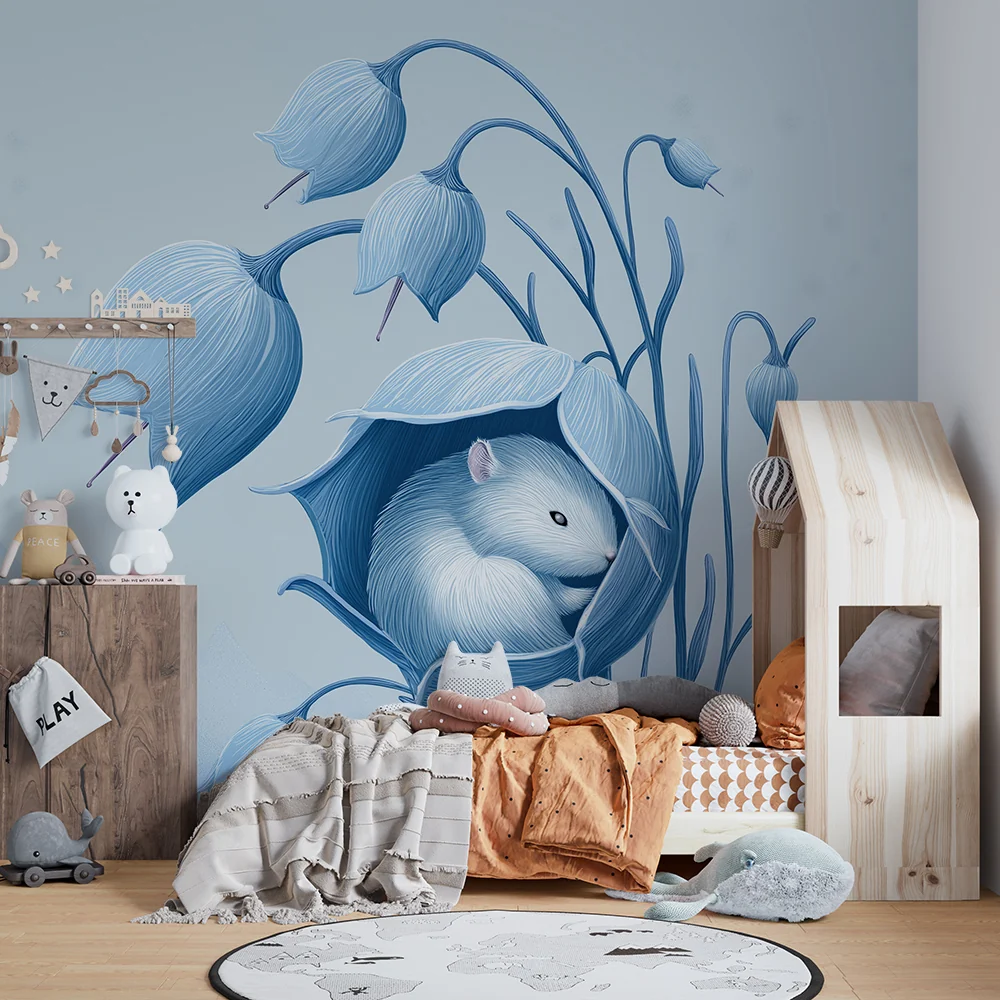 Nursery room wallpaper | Gyengéd egér egy nyugtató kék virágon háttérrel