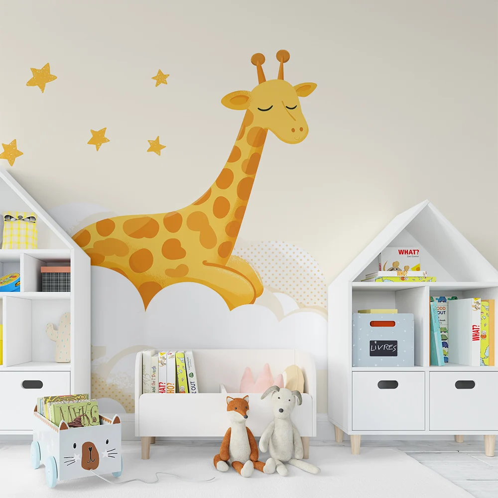 Nursery room wallpaper | Álmos zsiráf felhők és arany csillagok között