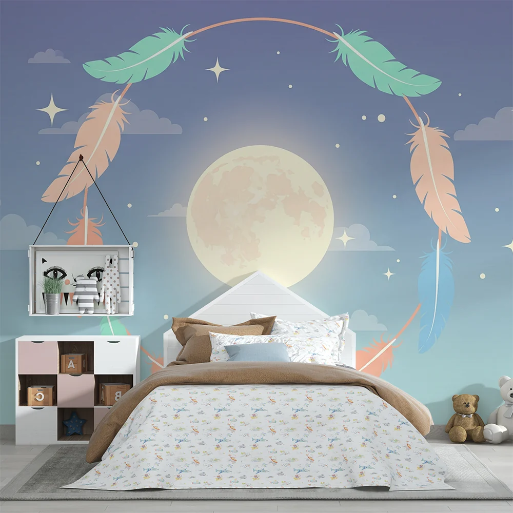 Nursery room wallpaper | Lune douce entourée de plumes colorées et d'étoiles scintillantes