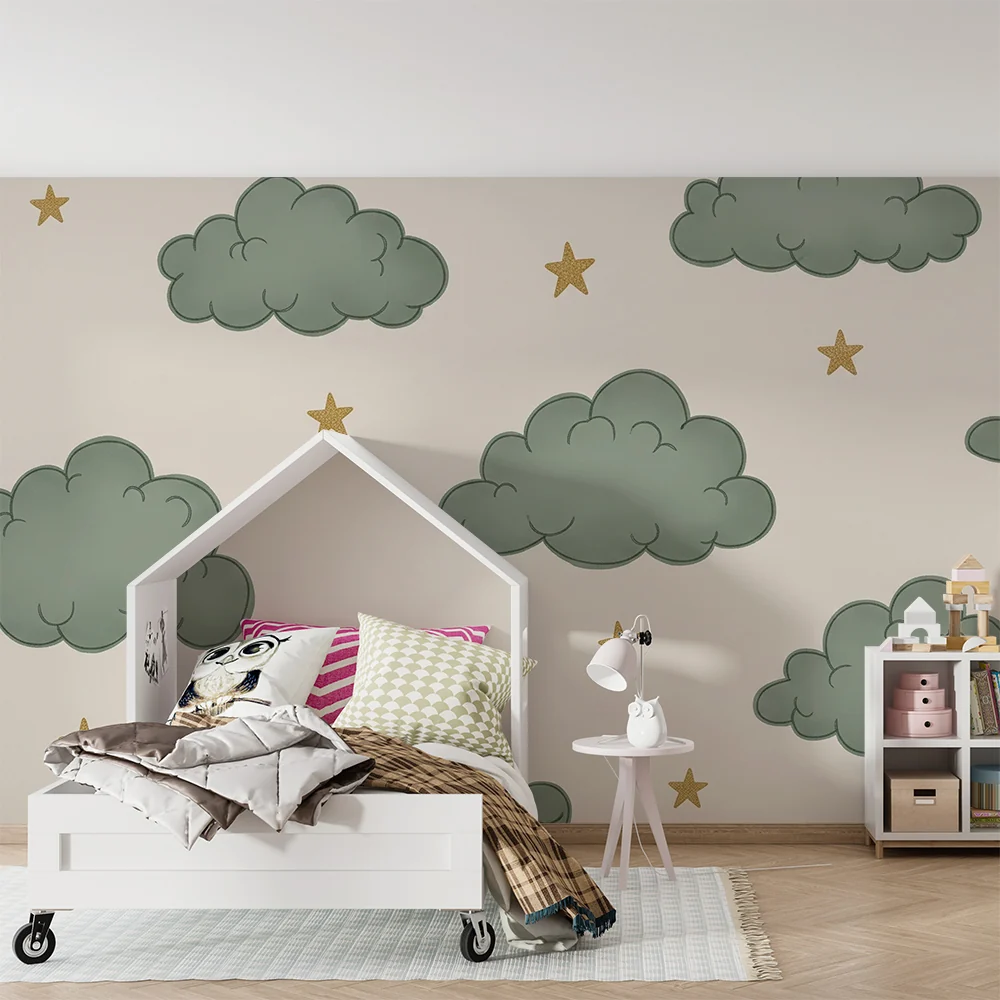 Nursery room wallpaper | Zöld felhők és arany csillagok krémszínű háttéren