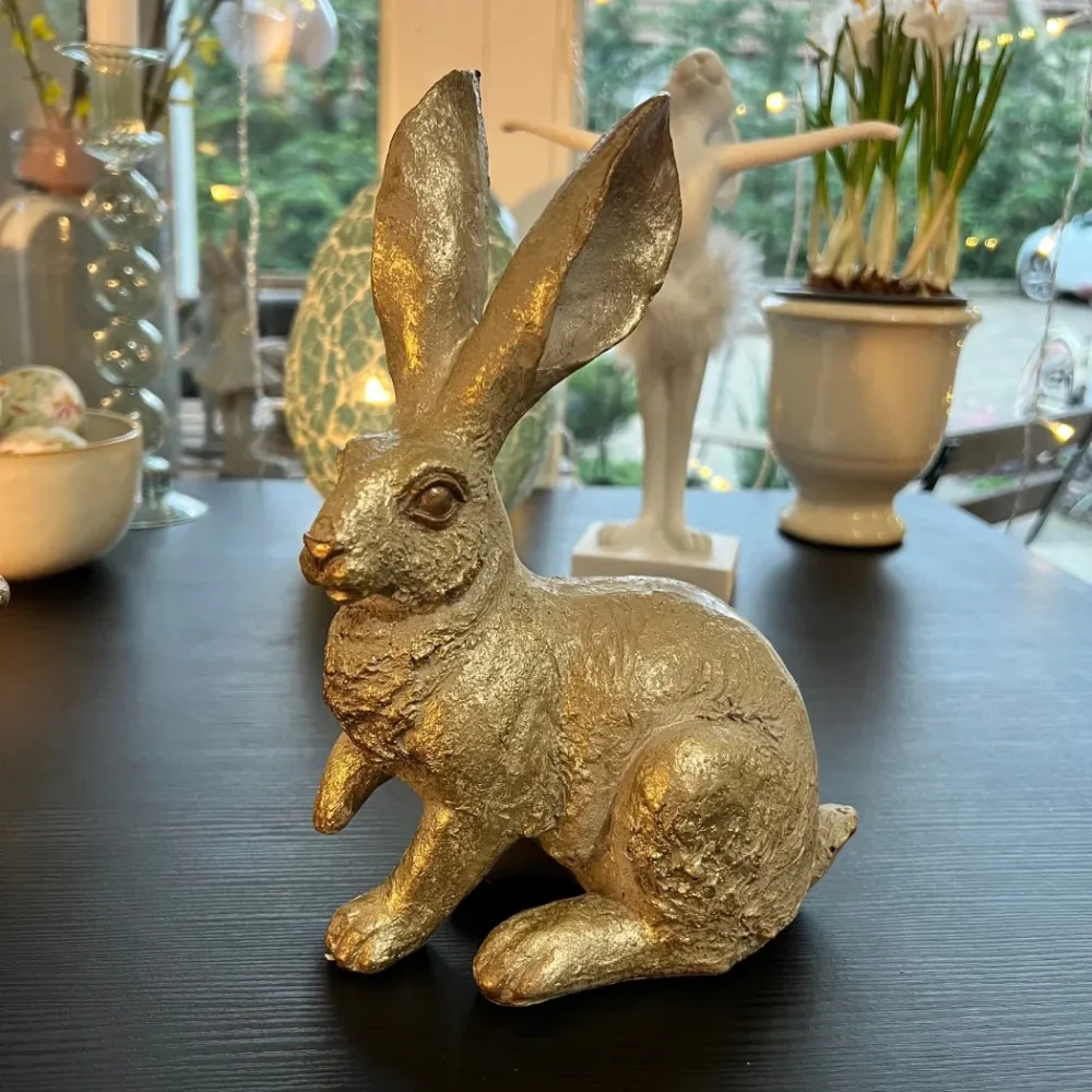 Sevonia pezsgő arany ülő nyúl dekoráció – 21 cm