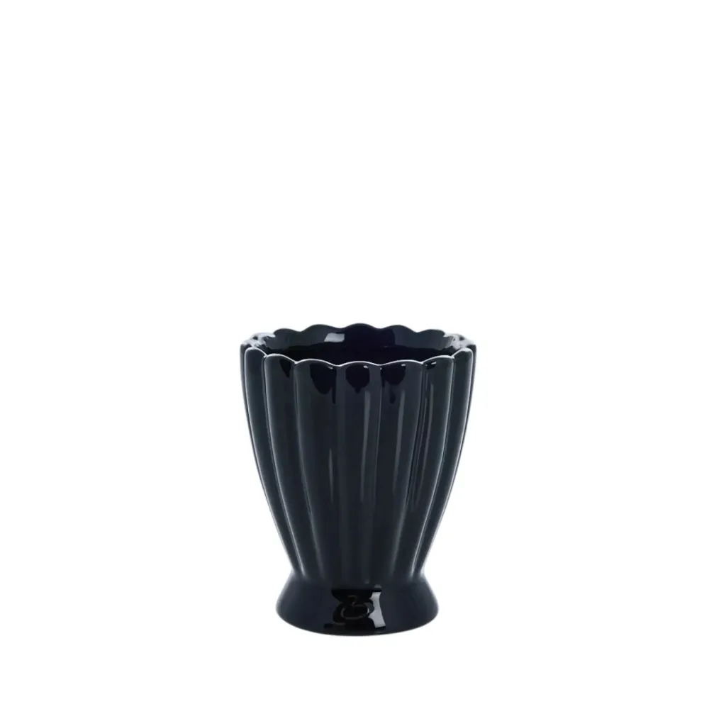 Shenella fekete kerámia kaspó – 12 cm (bordázott, fényes felülettel)