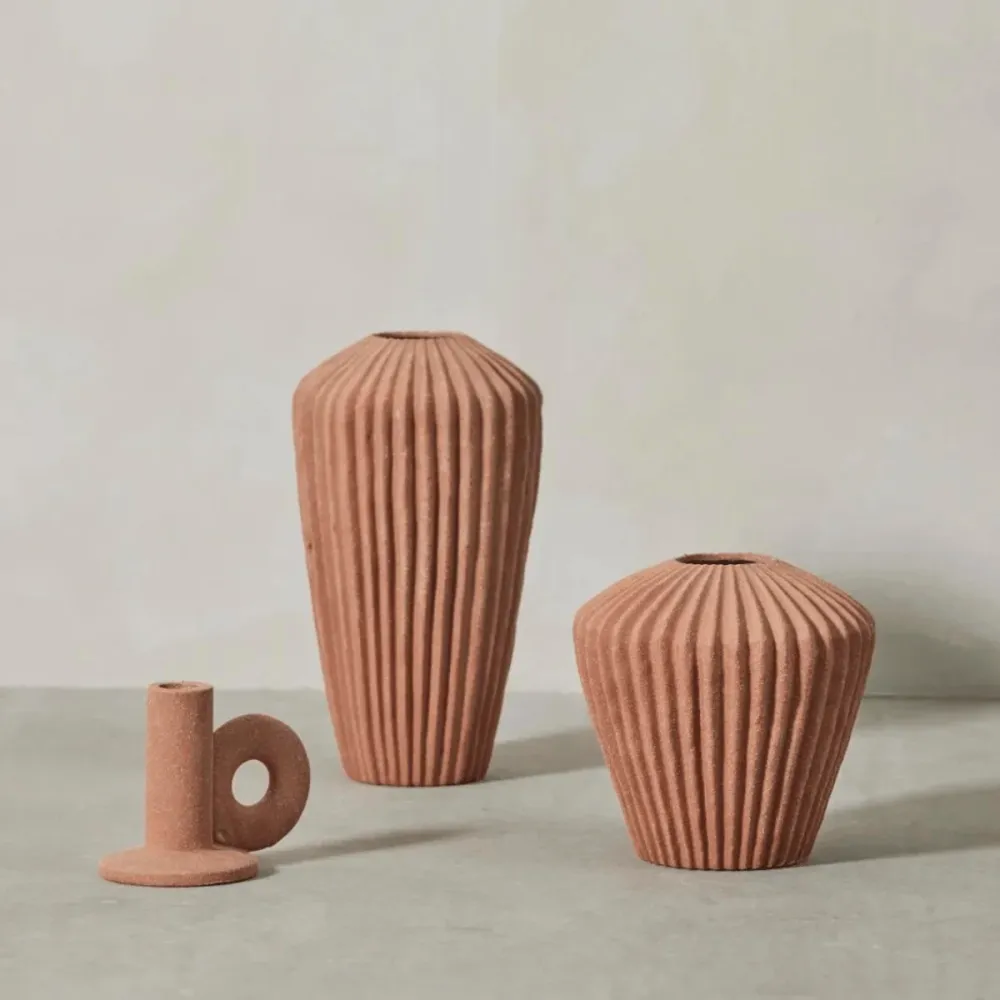 Susia antik barna kerámia váza – 26,5 cm (bordázott felülettel)