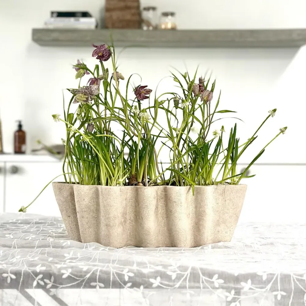 Valina antik világosbarna kerámia kaspó – 13,5 cm (hullámos peremmel)