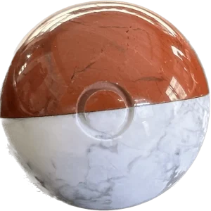 Poké Ball természetes vörös jáspisból és howlit kőből