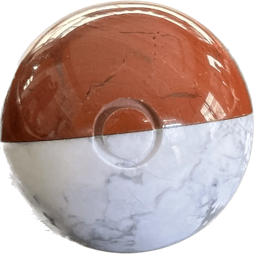 Poké Ball természetes vörös jáspisból és howlit kőből