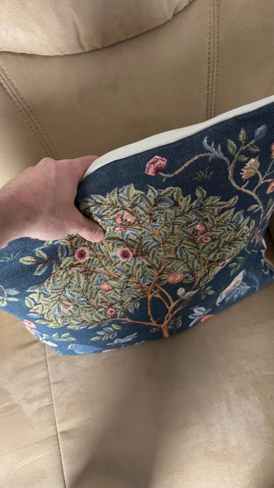 Kék párnahuzat, madarakkal és fával (jacquard szövés)