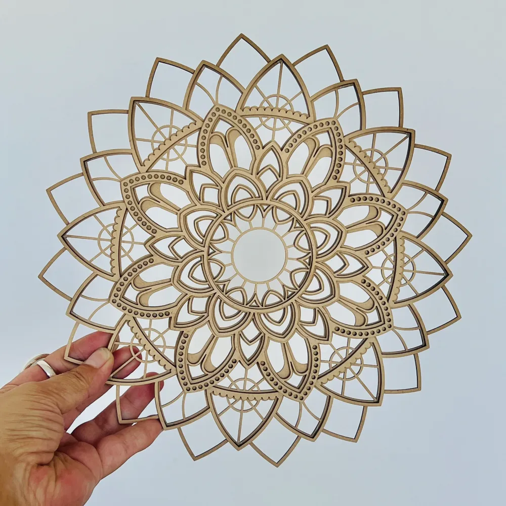 Mandala 3D falidekor – szakrális művészet otthonra és meditációs terekbe, 25 cm