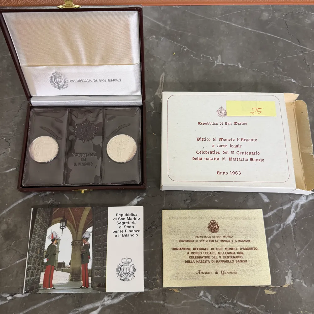 Ezüst érmék 500 1000 líra San Marino Köztársaság V. születésének századik évfordulója Raffaello Sanzio 1983