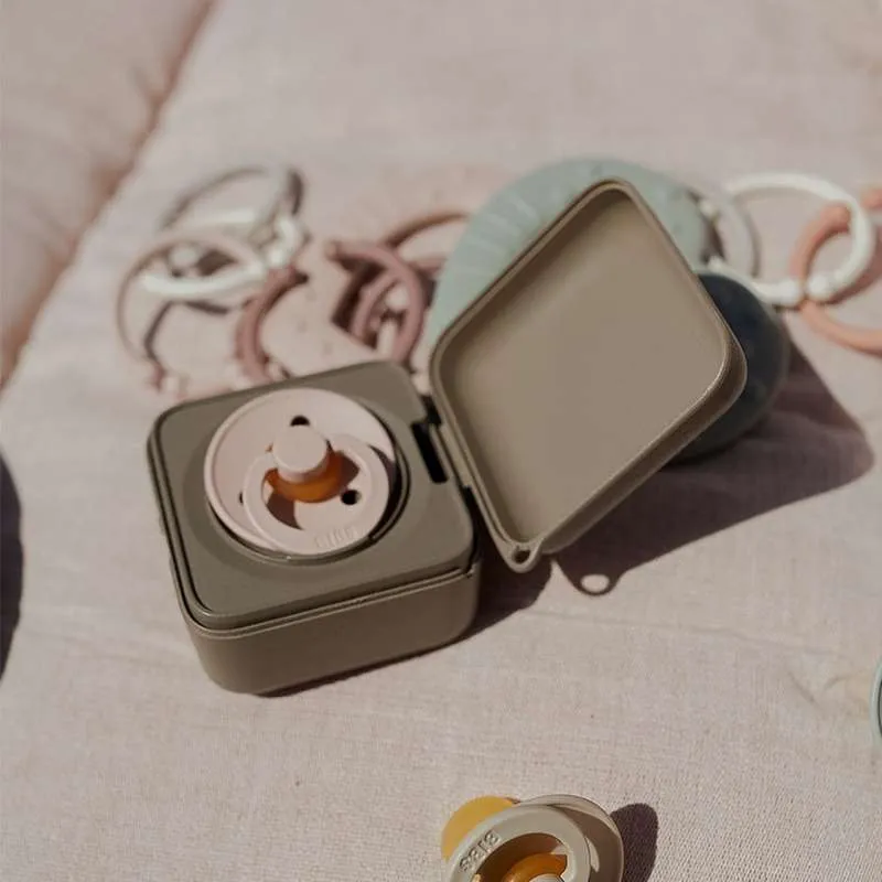 BIBS Accessories Pacifier Box - Sutteboks m. Plads til 3 Sutter - Cloud