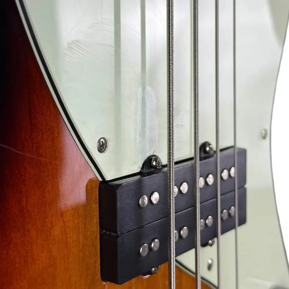 Fender Player Plus Meteora Bass 2022 - Napfényes