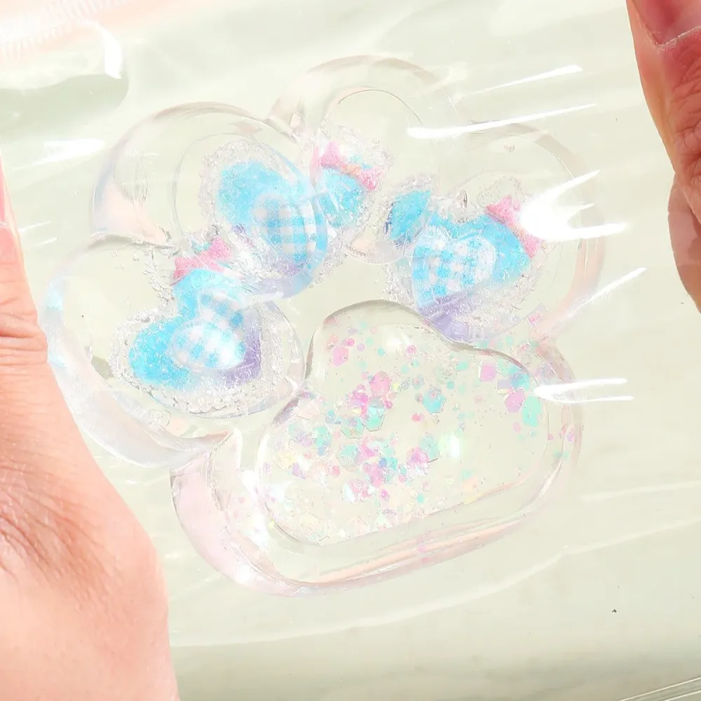 Vivimall Squishy stresszoldó játék, bolyhos macskamancs, lassú visszatérés, 7 x 6,5 cm, szív minta, többszínű