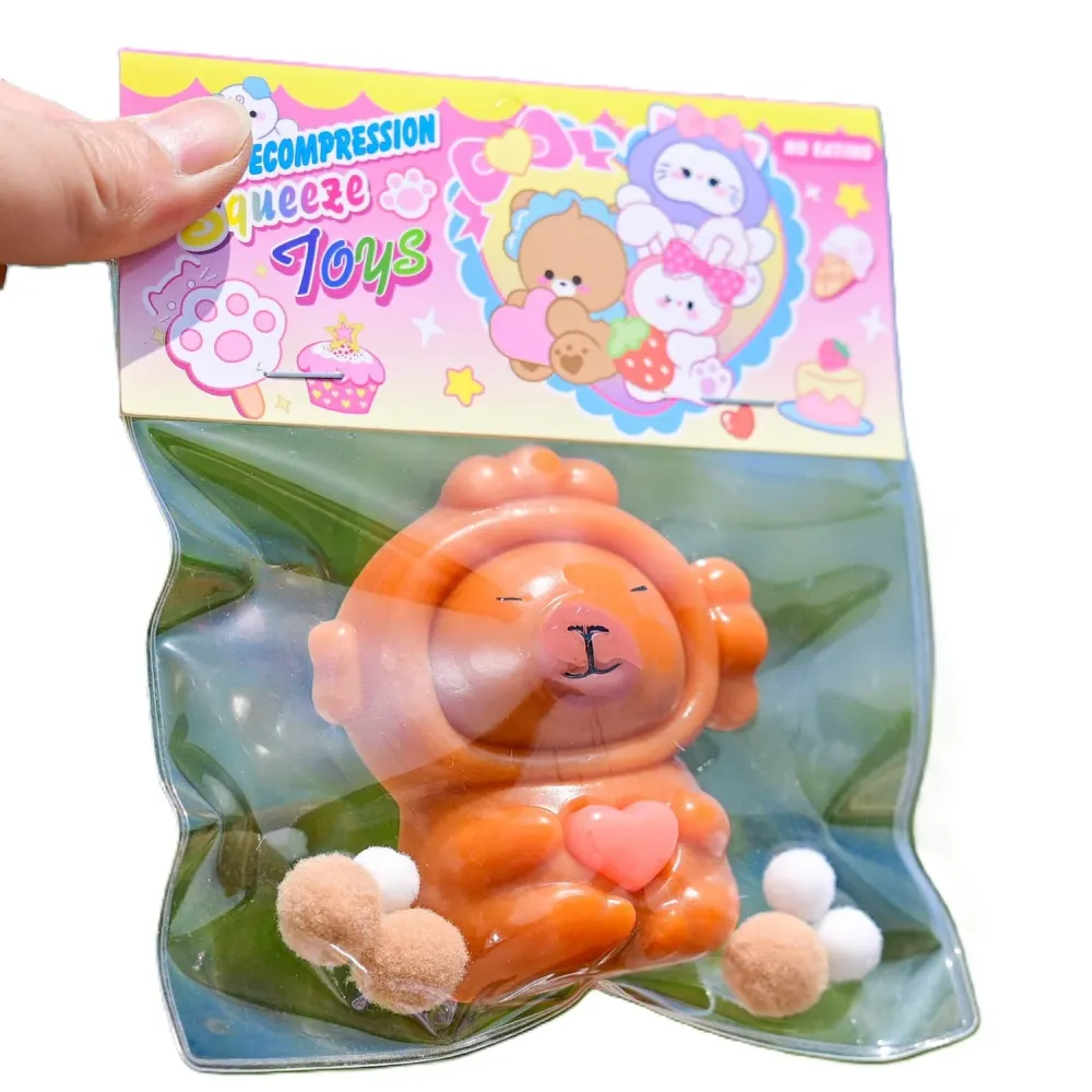 Vivimall Stresszoldó Squishy Játék, Lassú Visszatérésű, Kapibara Szívvel Mintás, 7.5cmx6.5 cm, TPR Anyagból, Átlátszó Csom...