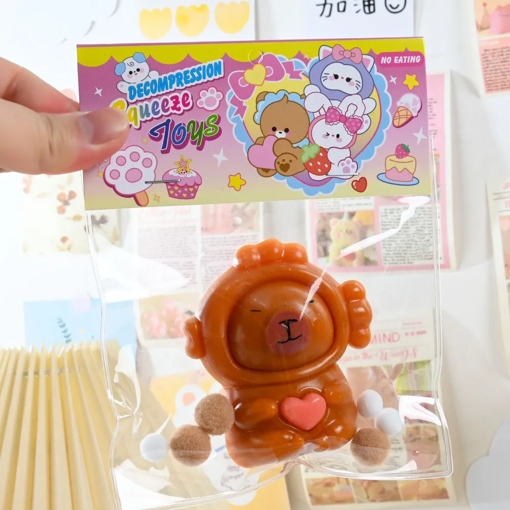 Vivimall Stresszoldó Squishy Játék, Lassú Visszatérésű, Kapibara Szívvel Mintás, 7.5cmx6.5 cm, TPR Anyagból, Átlátszó Csom...