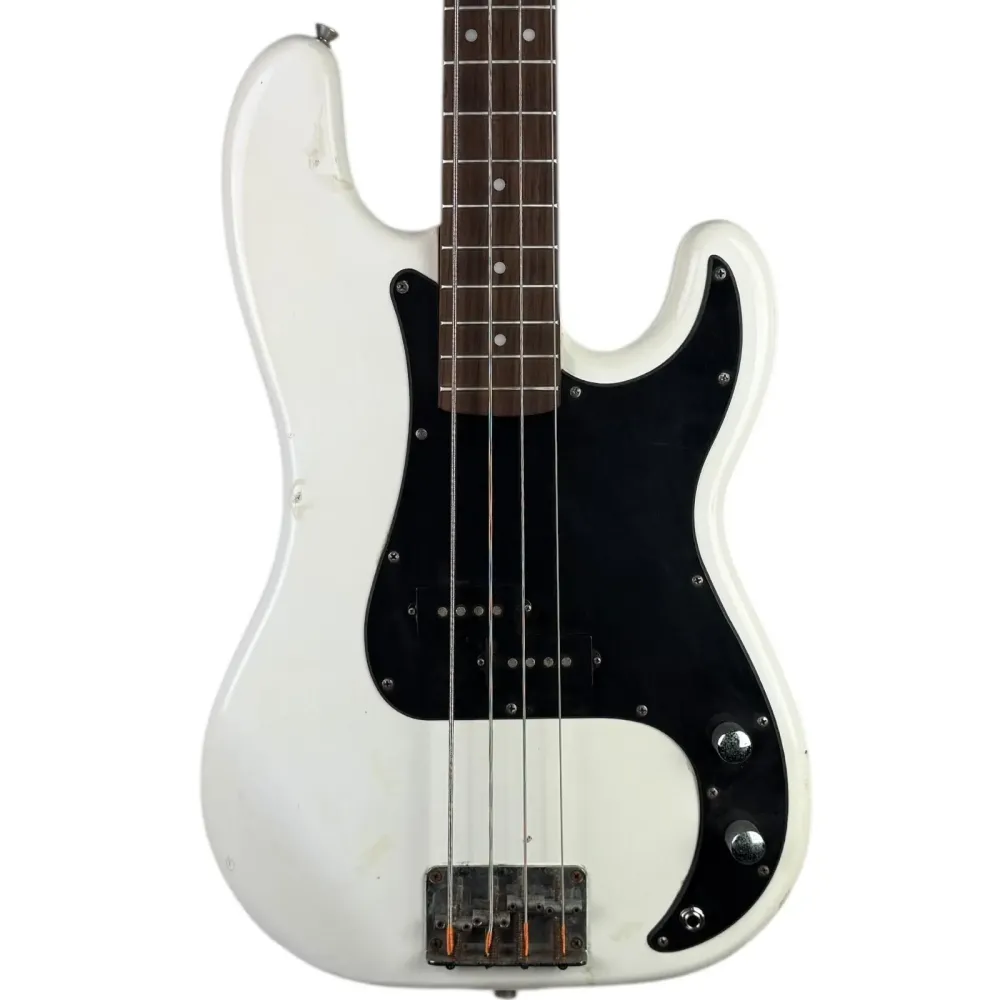 Fender Japan Precision Basszusgitár - Fehér