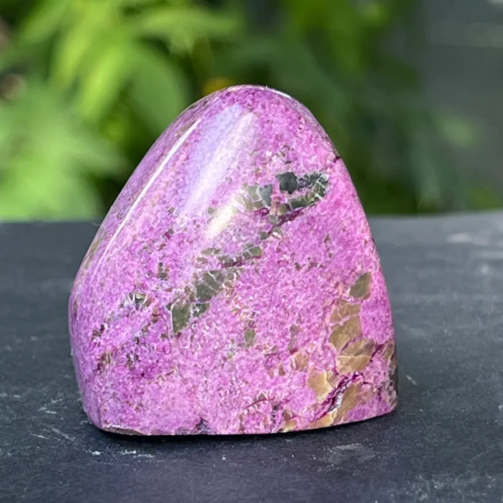 Atlantisit mini szobor (stichtit, szerpentin) makett 7