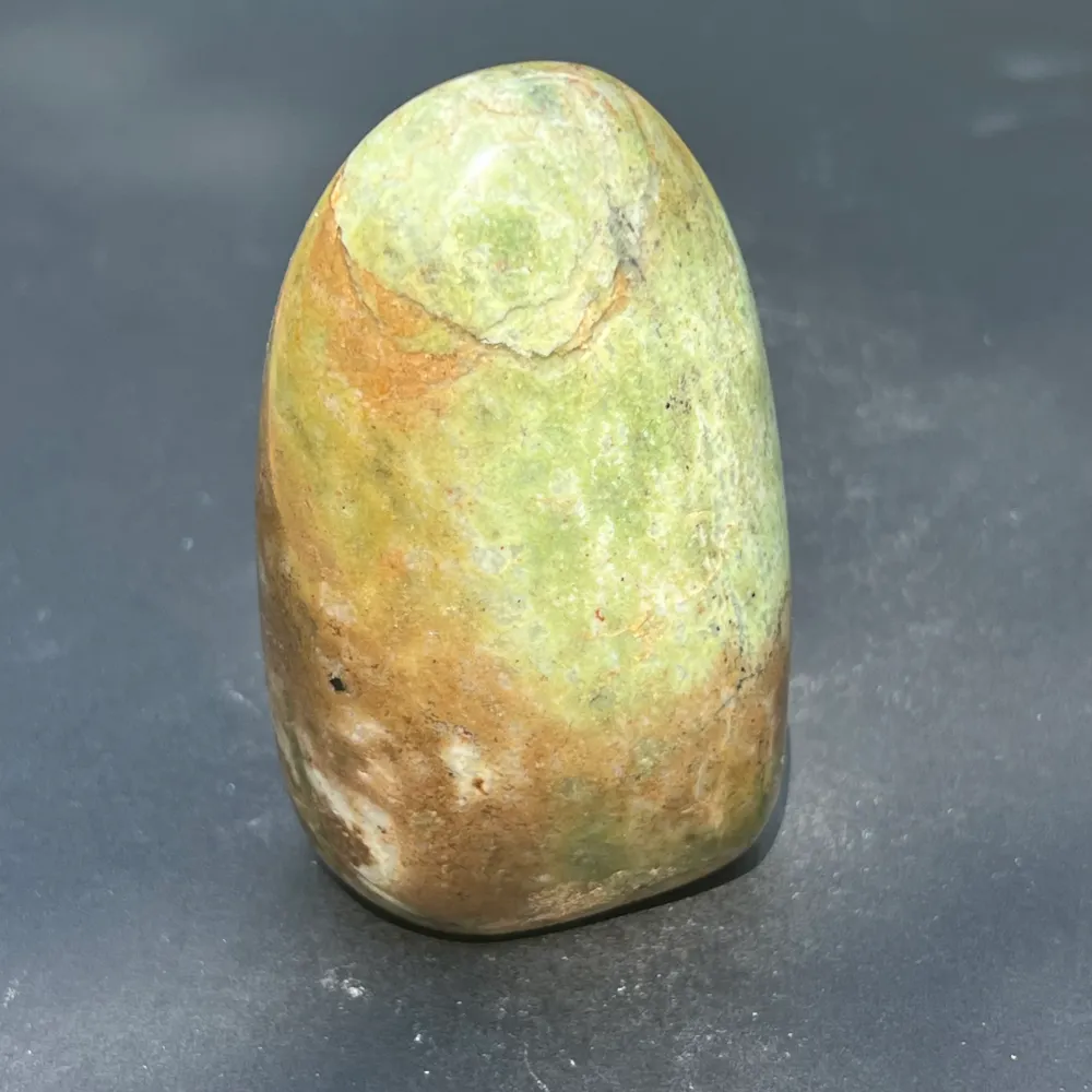 Chrysopráz szabadforma szerkezet m12